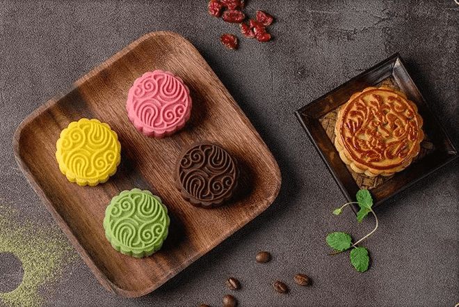 月餅全自動(dòng)刷蛋機(jī)，提高產(chǎn)品產(chǎn)量，提升產(chǎn)品檔次！